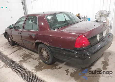 2011 Ford Crown Victoria Police Interceptor z USA, uszkodzony, nr VIN 2FABP7BV6BX117114